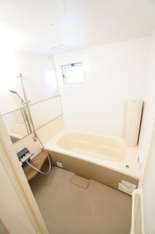 バス・シャワールーム　※同物件・反転タイプの写真です。