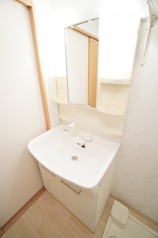洗面設備　※同物件・反転タイプの写真です。