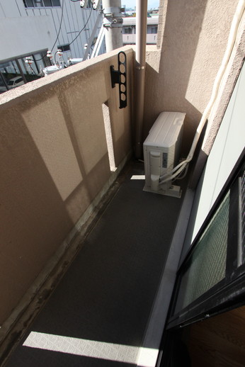 バルコニー　※別の号室の参考写真になります。