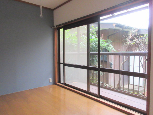 居室・リビング　アクセントクロスがポイントの洋室６帖