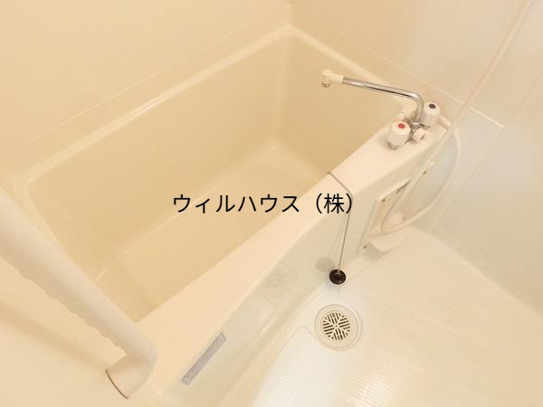 バス・シャワールーム　キレイにリフォームされています！