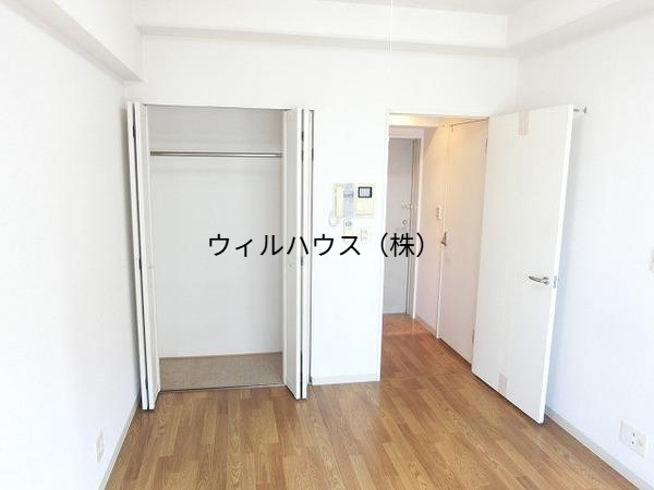 居室・リビング　広々とした洋室！