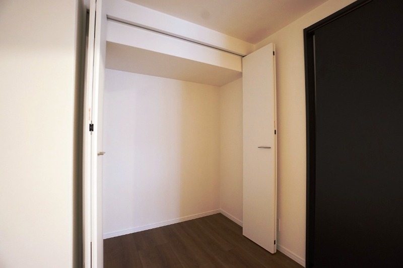 収納　幅のあるクローゼット