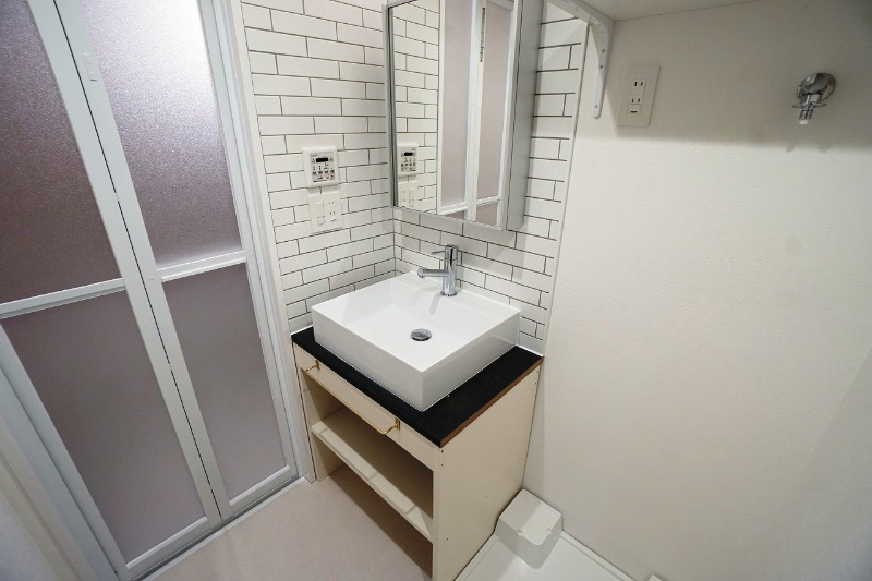 洗面設備　お洒落な独立洗面台