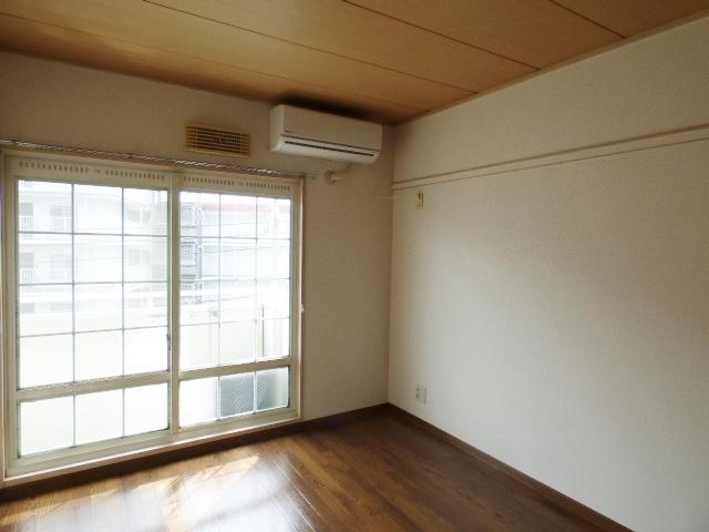 居室・リビング　参考写真（303号室）