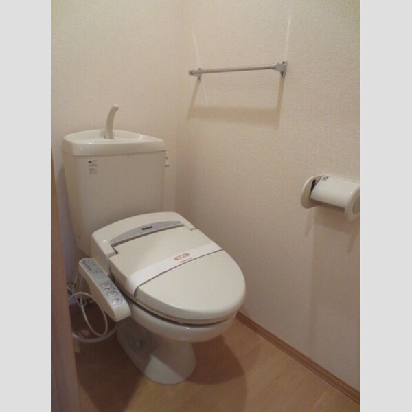 トイレ　温水洗浄便座付です