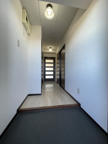 玄関　現状優先となります。