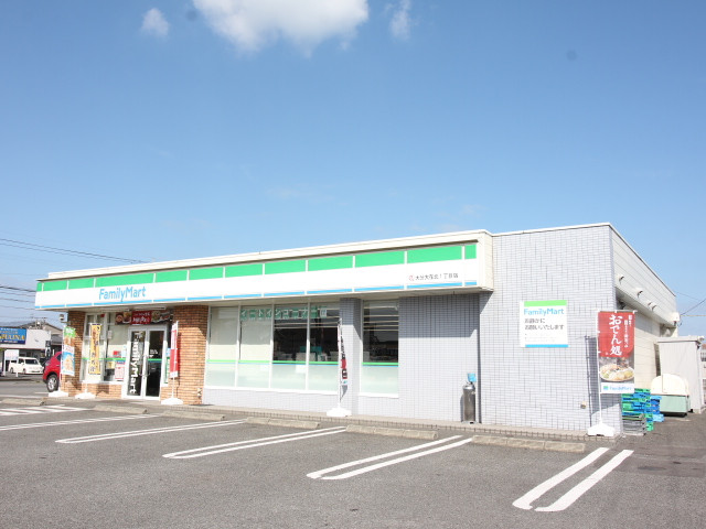 コンビニ　ファミリーマート大分大在北1丁目店（コンビニ）まで400m