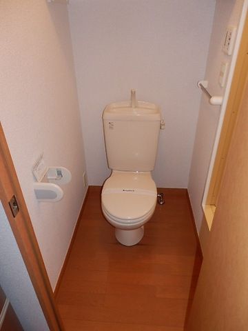 トイレ　温水洗浄便座付きトイレ