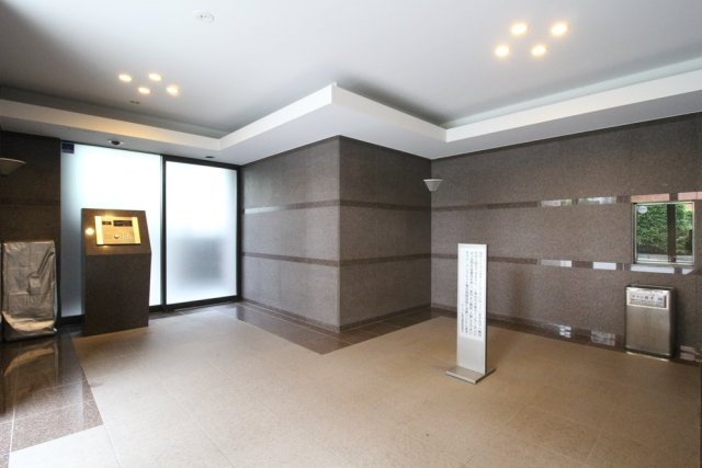 エントランス　建物の内部です