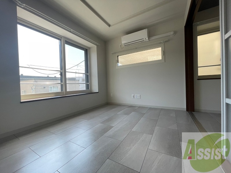 居室・リビング　広くてきれいなリビングです！快適に過ごせそうですね。