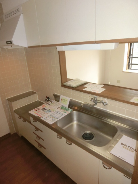 キッチン　対面キッチンでリビングの様子も見渡せます。