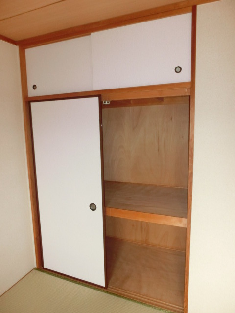 収納　季節物もしまえる押入れは重宝しますね。