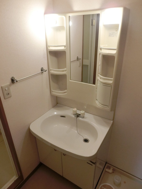 洗面設備　忙しい朝の身支度もこちらで心配要りません。