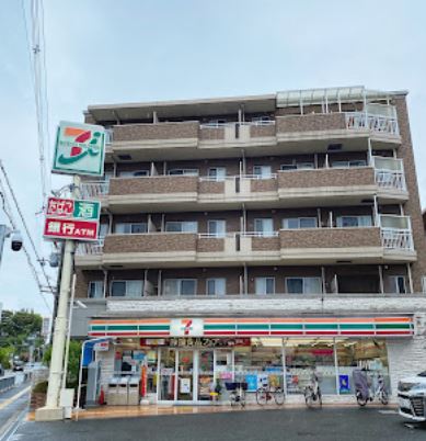 コンビニ　セブンイレブン 高槻病院前店（コンビニ）まで275m