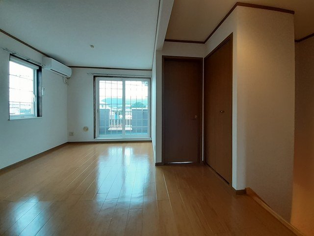 居室・リビング　こちらのリビングで趣味の時間をお楽しみください