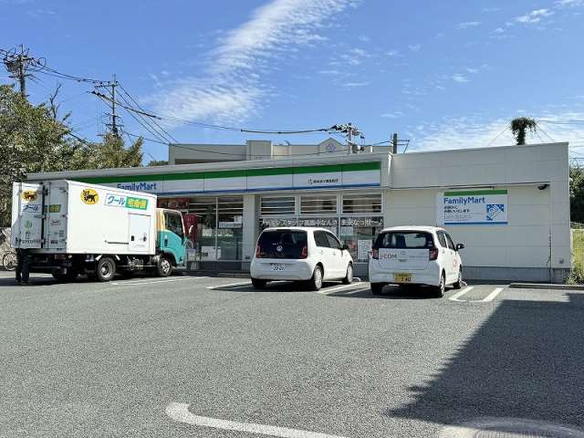 コンビニ　ファミリーマート済々黌高前店（コンビニ）まで30m