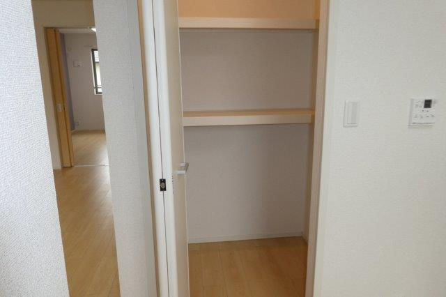 収納　キッチン横パントリー