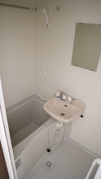 バス・シャワールーム　※別部屋参考写真