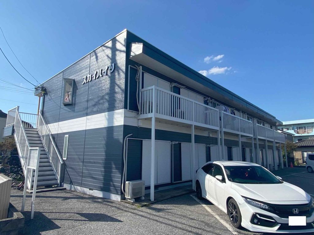 建物外観　コンビニが近くてお買い物も便利です