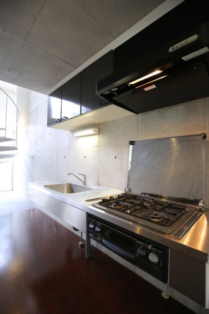 キッチン　システムキッチン（3口ガスコンロ・グリル付）