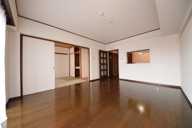 その他部屋・スペース　★洋室は濃い目のフローリングです★