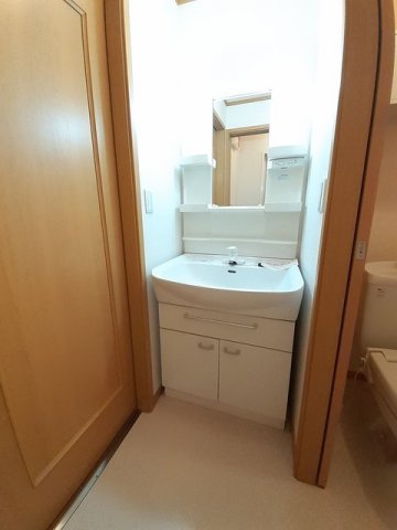 洗面設備　脱衣スペースもあります