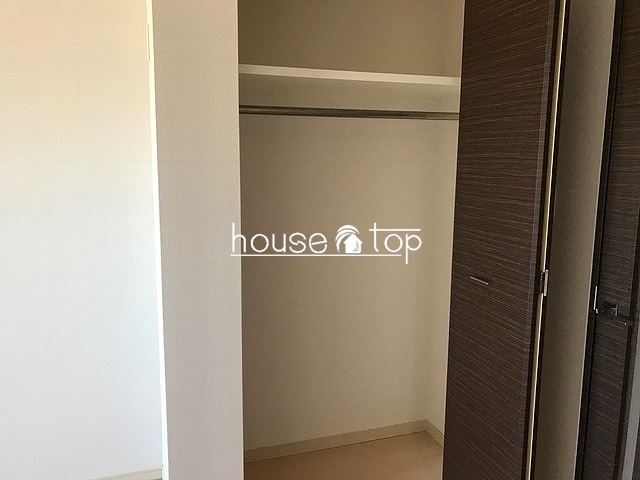 収納　ワイドなクローゼットなので衣類などたくさん収納出来ますよ♪