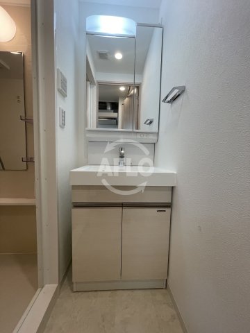 洗面設備　ワールドアイ難波南PORTA　脱衣所