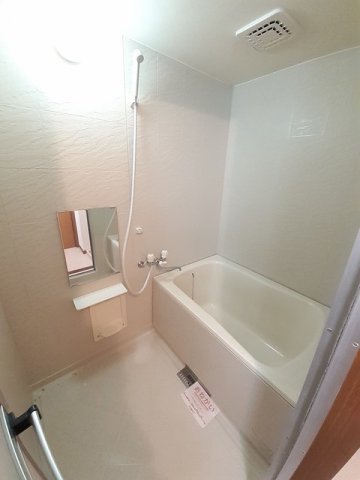 バス・シャワールーム　お風呂で日々の疲れを落としましょう