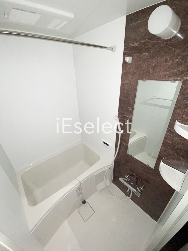 バス・シャワールーム　浴室乾燥機付きのお風呂です?