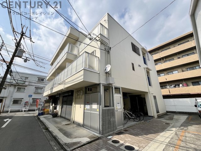 建物外観　宅配ボックスつきで便利です！