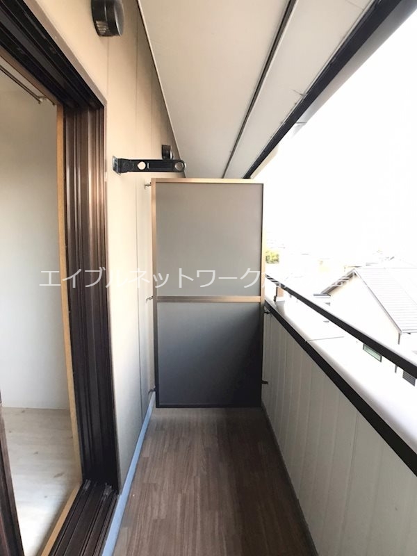 バルコニー　開放的で明るい空間を演出してくれるバルコニーです