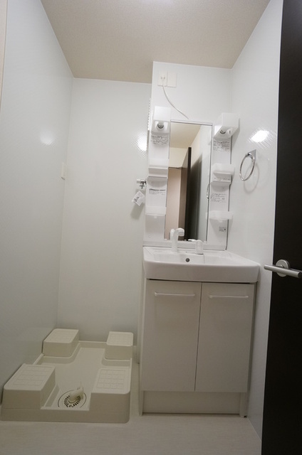 洗面設備　室内洗濯機置き場・洗髪洗面化粧台