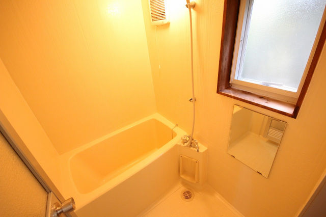 バス・シャワールーム　☆窓付きで換気GOOD☆