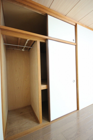 収納　☆ハンガーパイプ付き＆収納☆