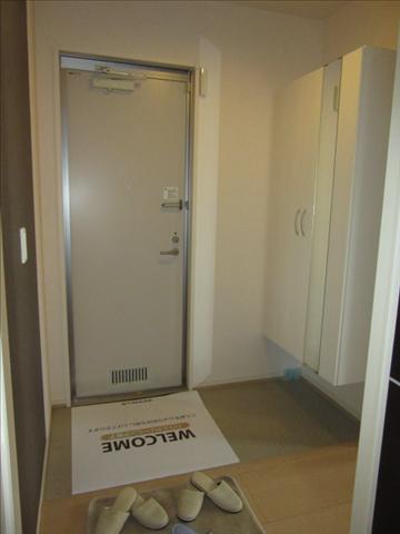 玄関　下駄箱付きの玄関です。