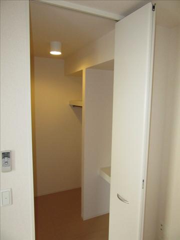 収納　人気のウォークインクローゼットですよ。