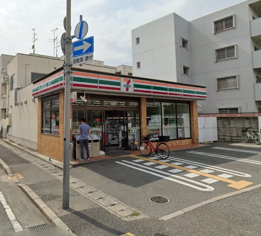 コンビニ　セブンイレブン（コンビニ）まで410m