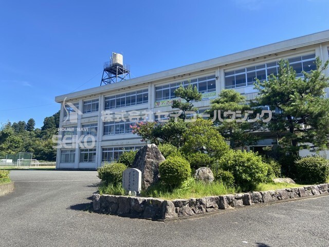 中学校　成和中学校（中学校）まで1000m