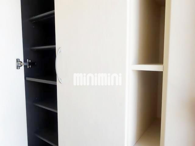 その他設備　広々として下駄箱で玄関すっきり。