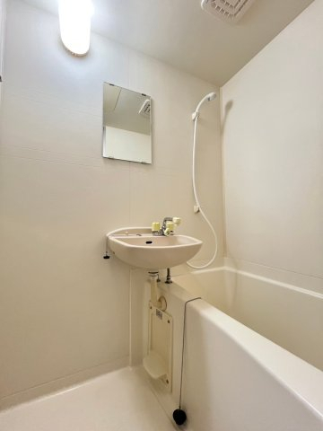 バス・シャワールーム　別号室の画像です。ご参考下さい