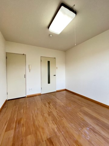 居室・リビング　別号室の画像です。ご参考下さい