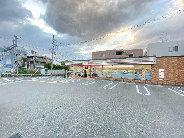 コンビニ　セブンイレブン阪急新伊丹駅前店（コンビニ）まで244m