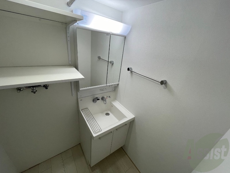 洗面設備　独立洗面台です。大きくてよいですね。シャンプーもできます。