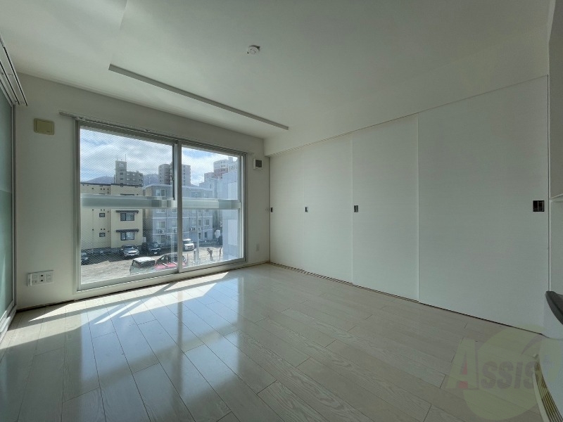 居室・リビング　広くてキレイなお部屋が広がっていて、充実した生活が送れそう。