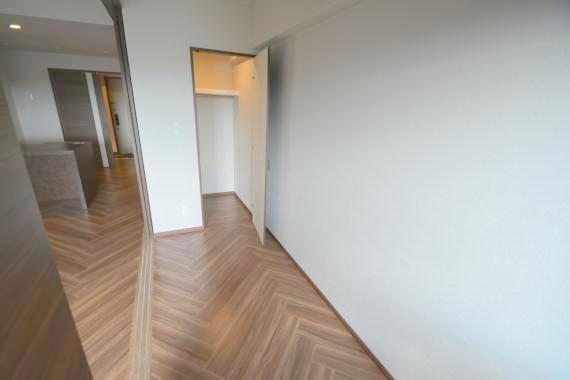 居室・リビング　家具配置がしやすいですね。