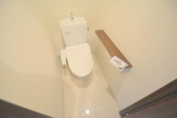 トイレ　綺麗なトイレにはウォシュレット標準装備です。