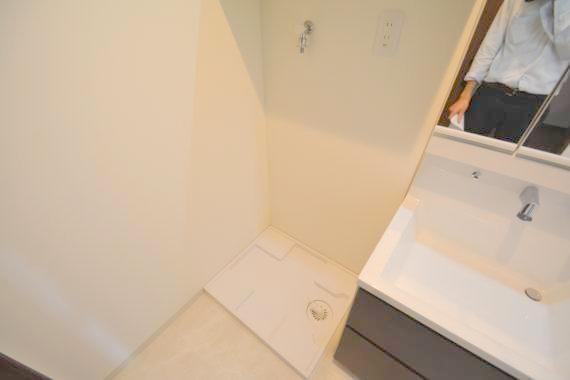 その他設備　室内に洗濯機置場があれば雨の日でも濡れる心配がございませんね