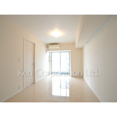 居室・リビング　同タイプ9階のお部屋を撮影。仕様が異なることがあります。